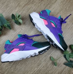 Nike Huarache Run Ultra Now/ size 5Y